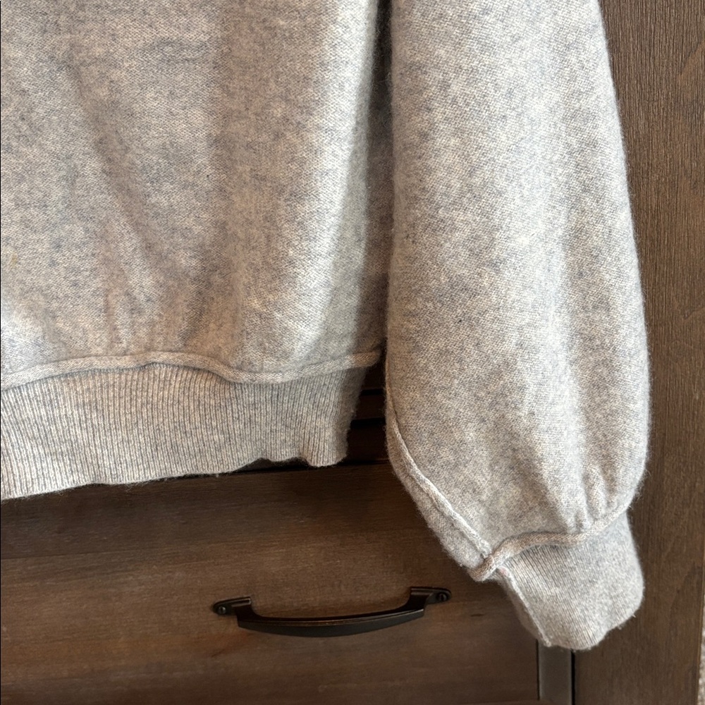 Free People Light Gray V-Neck Cropped Sweater 100% Cashmere - Picture 4 of 12